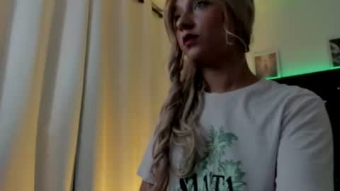Snapshot of bellaroge chatting on 15, 6, 2026 bellaroge online show from 15, 6, 2026
