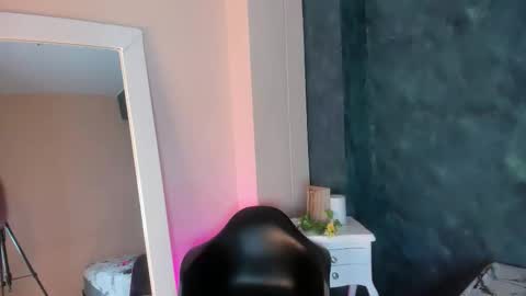 bellarooux online show from 10, 11, 2025