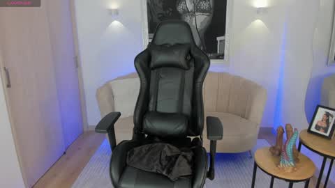 CALL ME BELLA online show from 5, 4, 2026