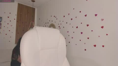 Snapshot of bellawoods_ chatting on 16, 4, 2026 laukyubey online show from 16, 4, 2026