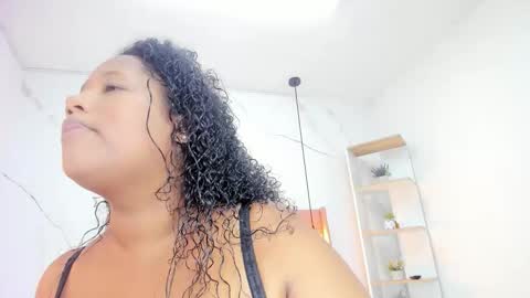 Snapshot of belle_brunette chatting on 10, 10, 2025 belle online show from 10, 10, 2025