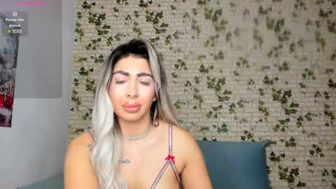 LucyJelly online show from 2, 1, 2025