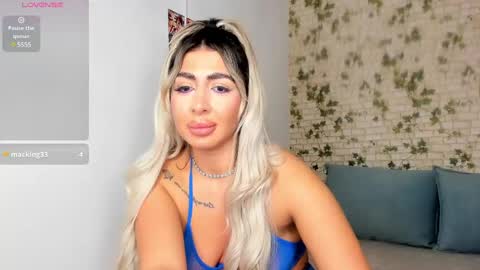 LucyJelly online show from 4, 1, 2025