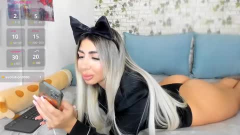 LucyJelly online show from 6, 1, 2025