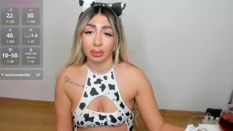 LucyJelly online show from 11, 1, 2025