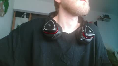 Cristaliness online show from 2, 11, 2025