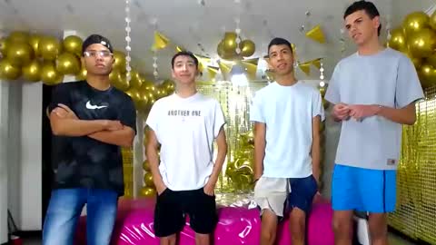 Snapshot of benz_boys chatting on 7, 1, 2025 benz boys online show from 7, 1, 2025