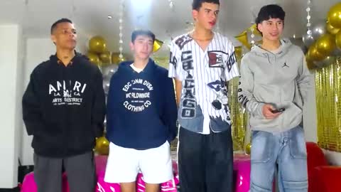 Snapshot of benz_boys chatting on 24, 1, 2025 benz boys online show from 24, 1, 2025