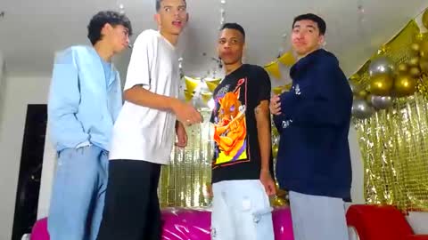 Snapshot of benz_boys chatting on 4, 2, 2025 benz boys online show from 4, 2, 2025