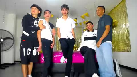 Snapshot of benz_boys chatting on 11, 2, 2025 benz boys online show from 11, 2, 2025