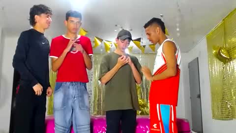 Snapshot of benz_boys chatting on 20, 2, 2025 benz boys online show from 20, 2, 2025