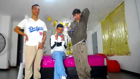 Snapshot of benz_boys chatting on 25, 2, 2025 benz boys online show from 25, 2, 2025