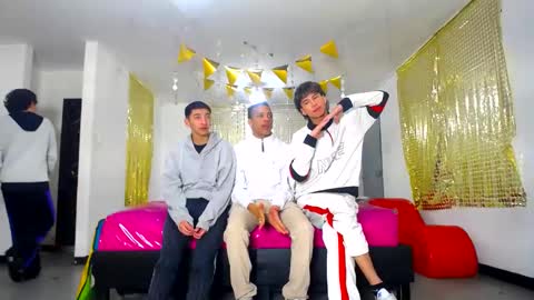 Snapshot of benz_boys chatting on 6, 3, 2025 benz boys online show from 6, 3, 2025