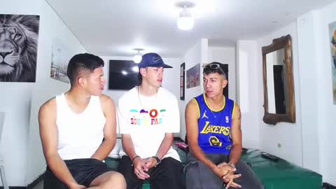 Snapshot of benz_boys chatting on 12, 9, 2025 benz boys online show from 12, 9, 2025