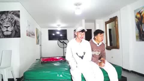 Snapshot of benz_boys chatting on 19, 9, 2025 benz boys online show from 19, 9, 2025