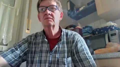Snapshot of bernie6004 chatting on 2, 6, 2026 bernie6004 online show from 2, 6, 2026