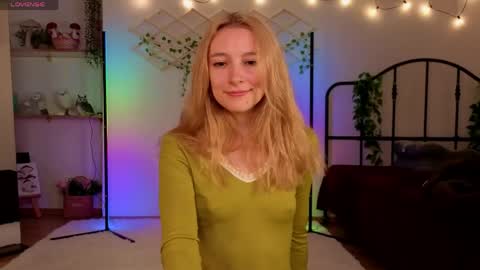 Snapshot of berrryjelly chatting on 29, 5, 2026 Hi Im NikaComing back online on Monday 3 online show from 29, 5, 2026