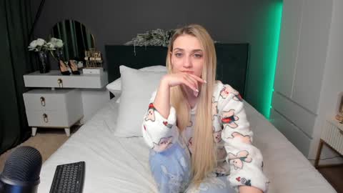 Snapshot of bestbadteacher chatting on 14, 12, 2024 Amelia Ami Free Lovense control in pvt online show from 14, 12, 2024