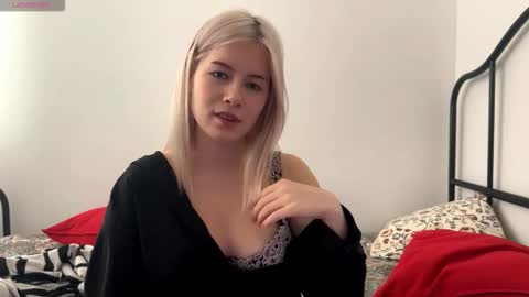BlondeReka ITS MY 1st DAY HERE online show from 4, 12, 2025