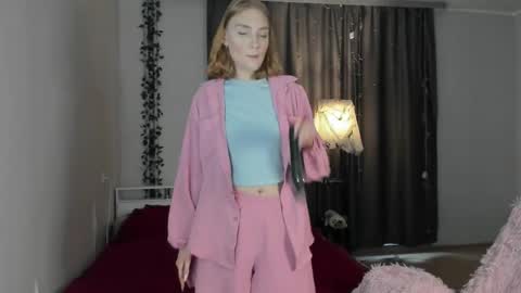 Snapshot of betty_witchy chatting on 12, 9, 2025 Dory make me happier online show from 12, 9, 2025