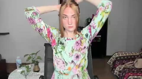 Snapshot of betty_witchy chatting on 19, 6, 2026 Dory make me happier online show from 19, 6, 2026
