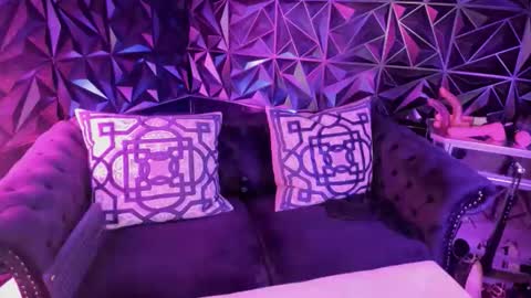 NatashaxoBangs online show from 8, 4, 2026