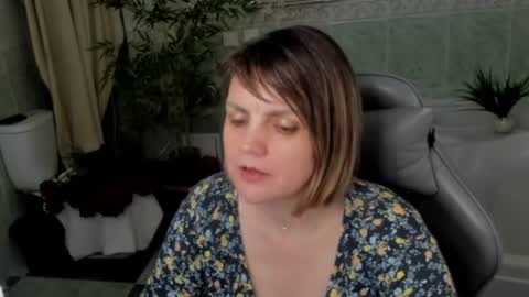 Snapshot of bettygibsonn chatting on 1, 4, 2026 Betty online show from 1, 4, 2026
