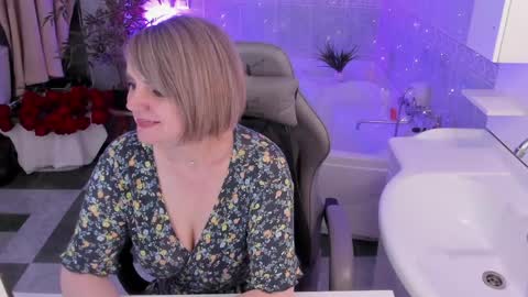 Snapshot of bettygibsonn chatting on 10, 4, 2026 Betty online show from 10, 4, 2026