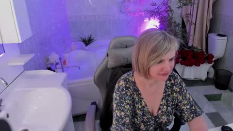 Snapshot of bettygibsonn chatting on 24, 4, 2026 Betty online show from 24, 4, 2026