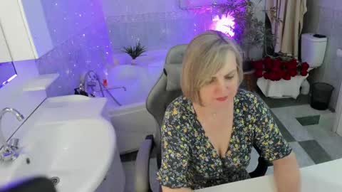 Snapshot of bettygibsonn chatting on 30, 4, 2026 Betty online show from 30, 4, 2026
