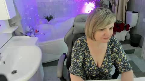 Snapshot of bettygibsonn chatting on 3, 5, 2026 Betty online show from 3, 5, 2026