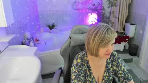 Snapshot of bettygibsonn chatting on 4, 5, 2026 Betty online show from 4, 5, 2026