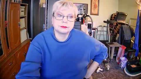 BeverlyQCynia online show from 2, 11, 2025