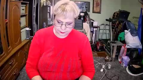 BeverlyQCynia online show from 8, 11, 2025