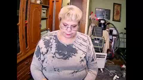 BeverlyQCynia online show from 12, 11, 2025