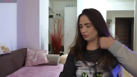   BeyonceDoll       Twitter DollBeyonce    online show from 24, 2, 2026