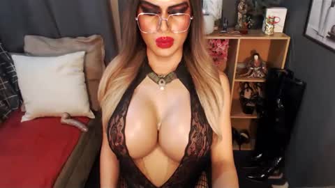 Loraine Cruz online show from 11, 2, 2025