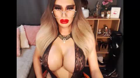 Loraine Cruz online show from 30, 9, 2025