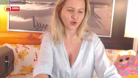 Snapshot of bigboobsarri chatting on 11, 1, 2025 BigBoobsArri online show from 11, 1, 2025