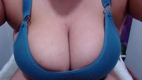 Snapshot of bigg_boobs_xxx chatting on 5, 6, 2026 Sunny online show from 5, 6, 2026