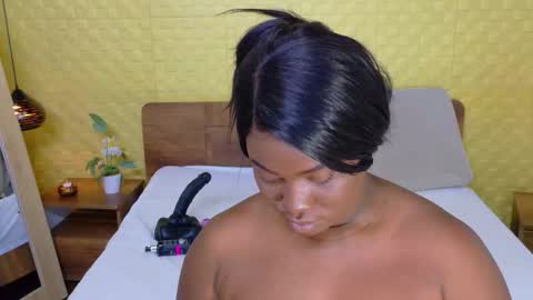 Snapshot of bigroundbooty_ chatting on 23, 2, 2026 bigroundbooty_ online show from 23, 2, 2026