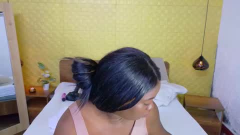 Snapshot of bigroundbooty_ chatting on 28, 2, 2026 bigroundbooty_ online show from 28, 2, 2026