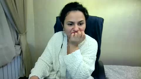 Snapshot of bililay chatting on 6, 12, 2024 DOM NIKA online show from 6, 12, 2024
