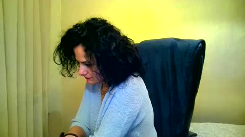 Snapshot of bililay chatting on 19, 1, 2025 DOM NIKA online show from 19, 1, 2025