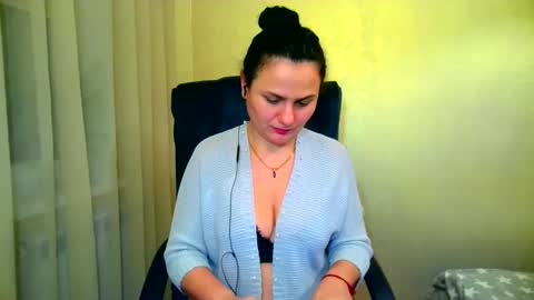 Snapshot of bililay chatting on 16, 2, 2025 DOM NIKA online show from 16, 2, 2025