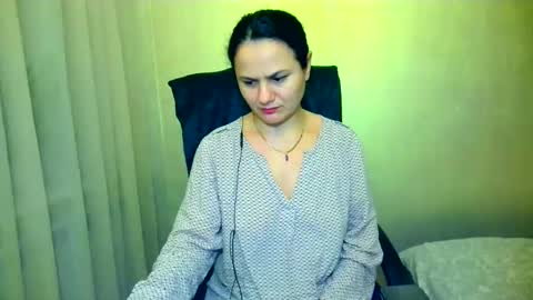 Snapshot of bililay chatting on 19, 2, 2025 DOM NIKA online show from 19, 2, 2025