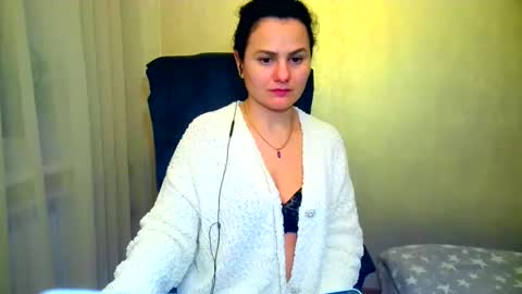Snapshot of bililay chatting on 4, 3, 2025 DOM NIKA online show from 4, 3, 2025