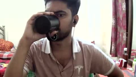 Snapshot of birbikrom104 chatting on 18, 5, 2026 birbikrom104 online show from 18, 5, 2026