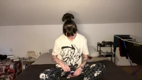 Mia online show from 12, 5, 2026