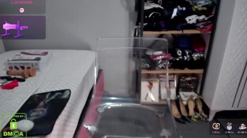 bisex woman online show from 3, 2, 2025